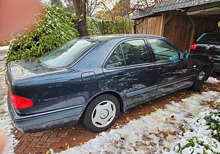 Mercedes-Benz E 230 CLASSIC Classic Automatik