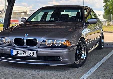 BMW 530i A -