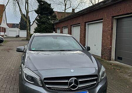 Mercedes-Benz A 200 A200| 156PS| Panoramadach| Top Zustand