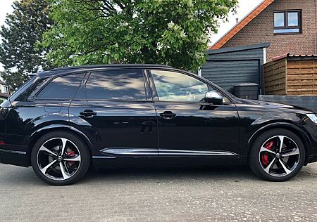 Audi SQ7 4.0 TDI QUAT*AHK*VIRTUAL*HUP*BOSE*PANO*MALED