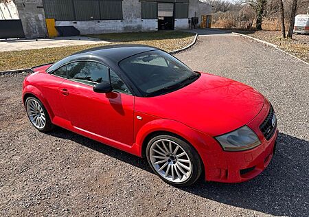 Audi TT 1 von 368 Quattro Sport Misano rot