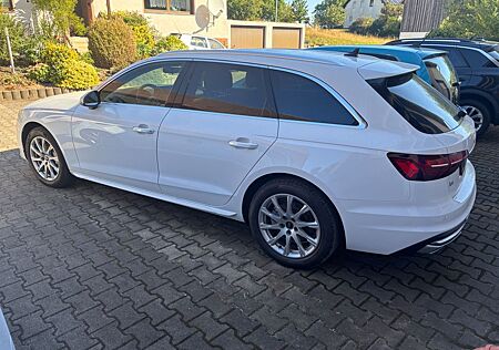 Audi A4 Avant 40 TFSI quattro.AHK,Standh.,RFK,ACC,Nav