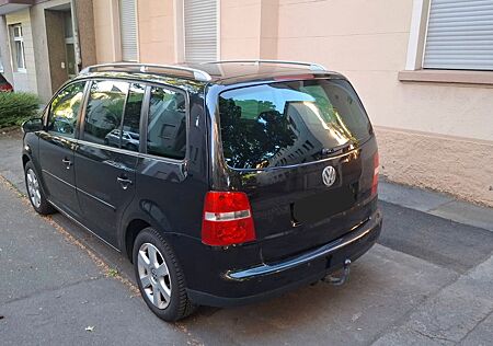 VW Touran Volkswagen 1.6 FSI Automatik Basis