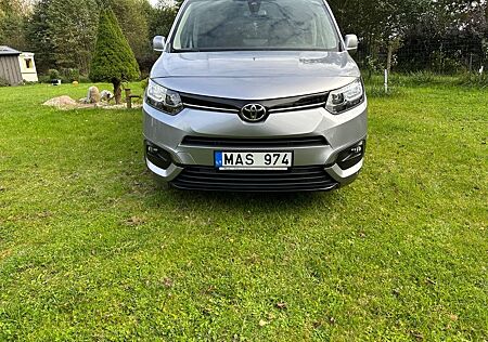 Toyota Pro Ace Proace City 1,2-l-Turbo 96kW L2 Shuttle AT S...