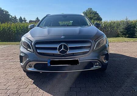 Mercedes-Benz GLA 220 d 4MATIC AHK