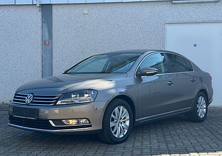 VW Passat Volkswagen Lim Aut.Parkpilot-Navi-S.Heft-Memory-Temp