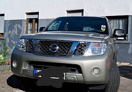Nissan Pathfinder 2.5 dCi DPF LE 4WD LE