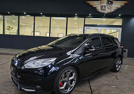 Ford Focus Turnier 2.0 ST RECARO/LEDER/Park