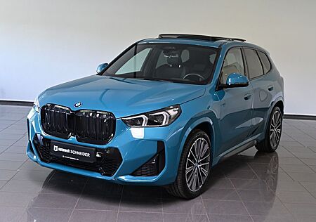 BMW iX1 30 xDrive M Sport AHK Pano H&K HUD ACC 20"
