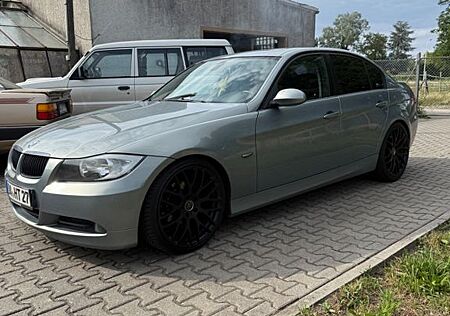 BMW 320i -