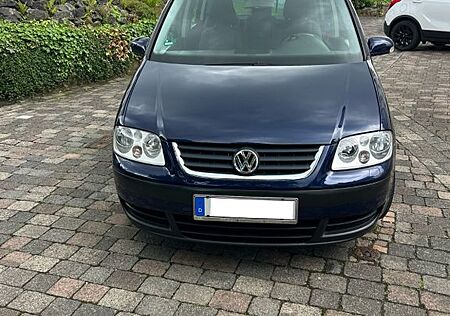 VW Touran Volkswagen 1.6 FSI | 7-Sitzer | TÜV bis 07/2026 |