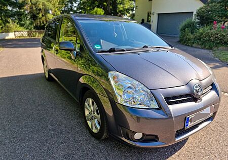 Toyota Corolla Verso 2.2-l-D-4D Executive Executive