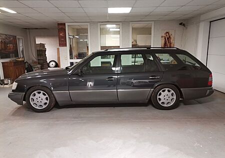 Mercedes-Benz 220