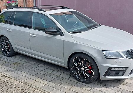 Skoda Octavia 2.0 TDI SCR DSG RS Combi RS