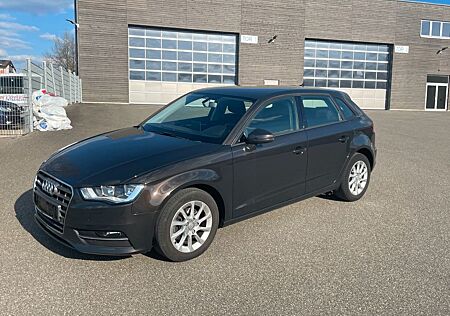Audi A3 Sportback 1.6 TDI Navi*Kliaut*PDC*SHZ*MFL*Alu