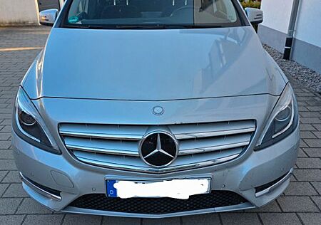 Mercedes-Benz B 180 -