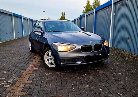 BMW 120d Sport Line *Navi*SHZ*1Hand*