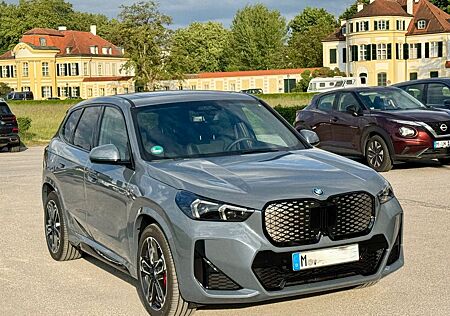 BMW iX1 xDrive30 M SPORT PRO, Top Ausst. 10/24 300km