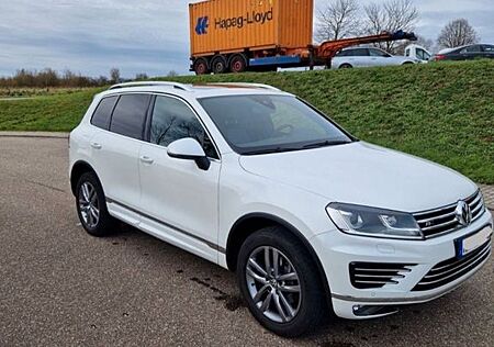 VW Touareg Volkswagen 3.0 V6 TDI R-Line,ACC,AHK,360°,Pano...