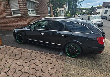Skoda Superb 3.6 V6 DSG 4x4 Elegance Combi Elegance