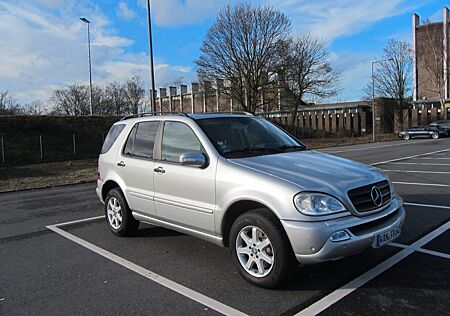 Mercedes-Benz ML 320 -