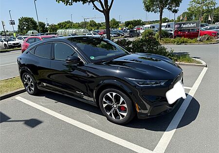 Ford Mustang Mach-E 75 kWh AWD SR