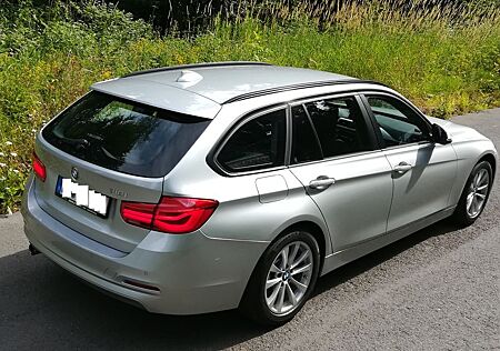 BMW 318i Touring Advantage