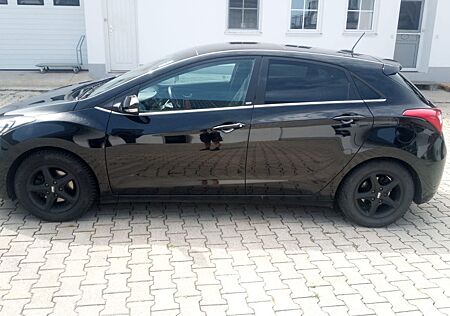 Hyundai i30 blue 1.6 CRDi 100kW Style DCT Style