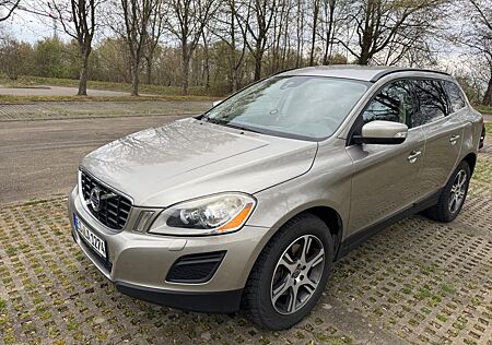 Volvo XC 60 XC60 D5 AWD Geartronic Momentum 230PS