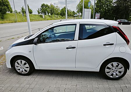 Toyota Aygo (X) Aygo (X) 1,0-l-VVT-i x , 5türig, Benzin, Schaltg