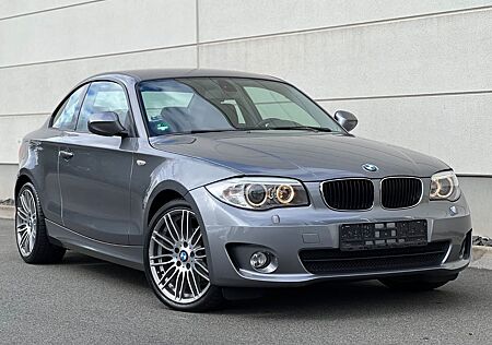 BMW 118d Coupé Lim. Performance Scheckheft