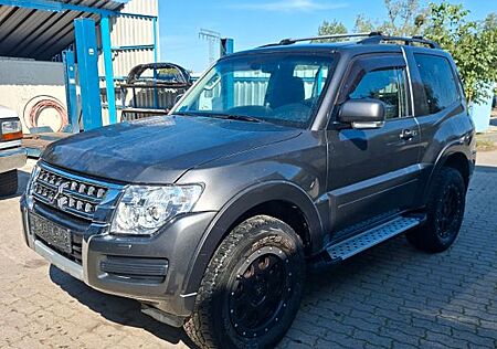 Mitsubishi Pajero 3,2 DI-D 4WD Final Edition Automatik