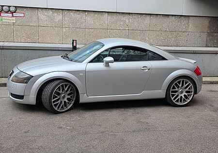 Audi TT Coupe 1.8T 132 kW -