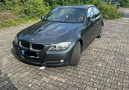BMW 320i -