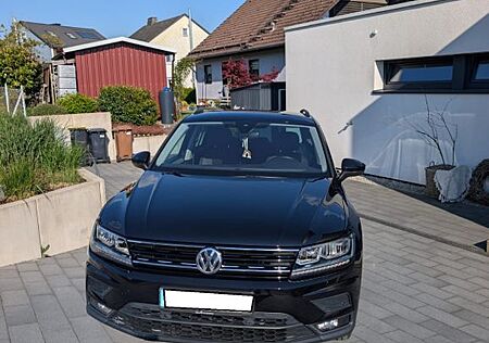 VW Tiguan Volkswagen 2.0 TDI Comfortline Klima, AHK, Navi