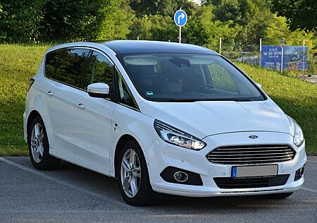 Ford S-Max 7 Sitzer Panoramadach Scheckheftgepflegt Leder