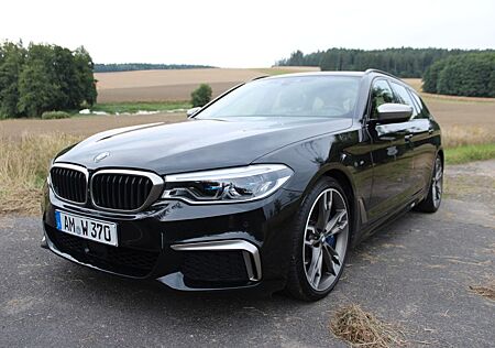 BMW M550d xDrive Touring - B&W | Individual| Panoram