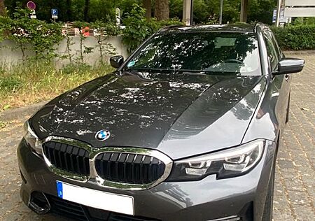 BMW 318d Touring - Mineralgrau metallic