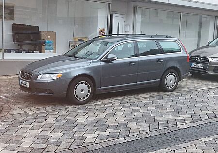 Volvo V70 D5/205PS Aut. HU 8/27 AHK Momentum Scheckhef