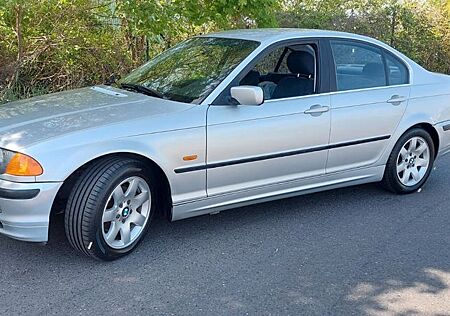 BMW 320i -