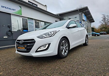 Hyundai i30 YES!1.Hand GARAGE WIE NEU Viele Extras TOP