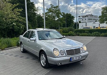 Mercedes-Benz E 320 4MATIC AVANTGARDE *AUTOM*KLIMA*LEDER*XENON