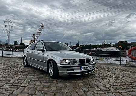 BMW 328i -