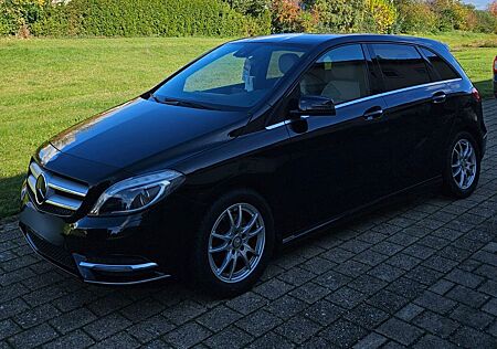 Mercedes-Benz B 200 -AMG Line