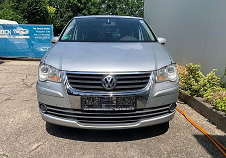 VW Touran Volkswagen Trendline AHK Klima ZV etc guter Zustand