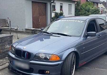 BMW 318i -