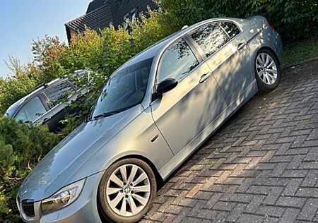 BMW 325i -E90