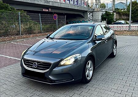 Volvo V40 T2 120 PS | Winter-, Business- & Licht-Paket