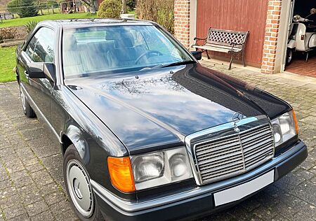Mercedes-Benz 230 Coupe