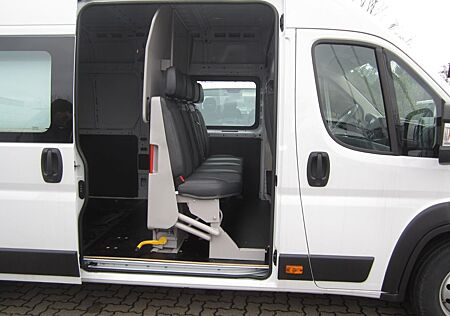 Peugeot Boxer 7 Sitze mit verstellbare Sitzbank